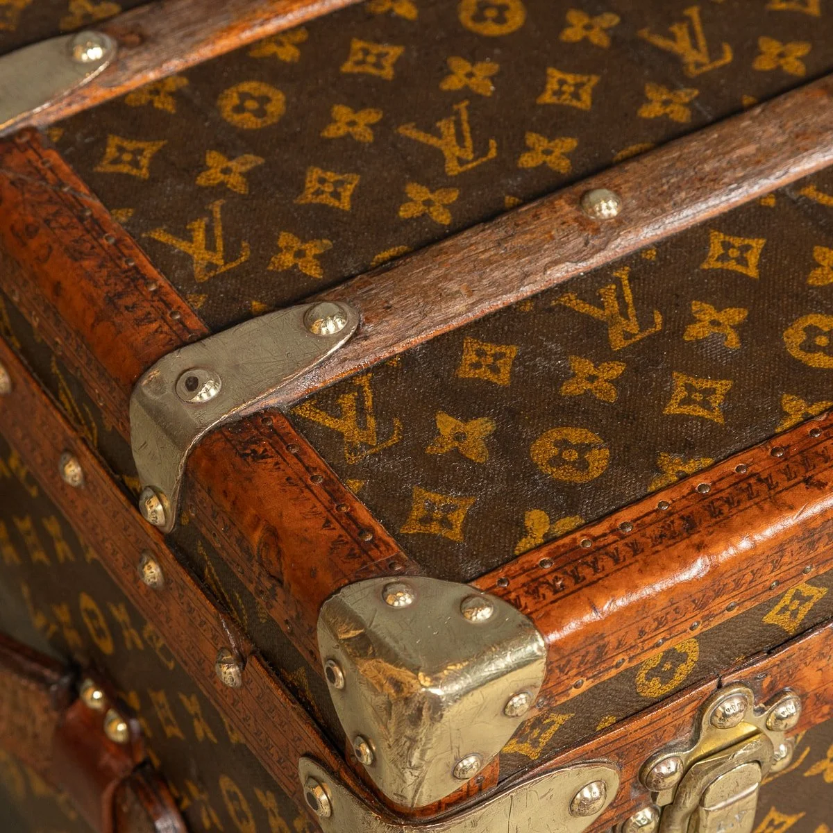 PUSHKIN ANTIQUES - ANTIQUE 20thC LOUIS VUITTON CABIN TRUNK IN MONOGRAM CANVAS, PARIS c.1920 - 27.jpg