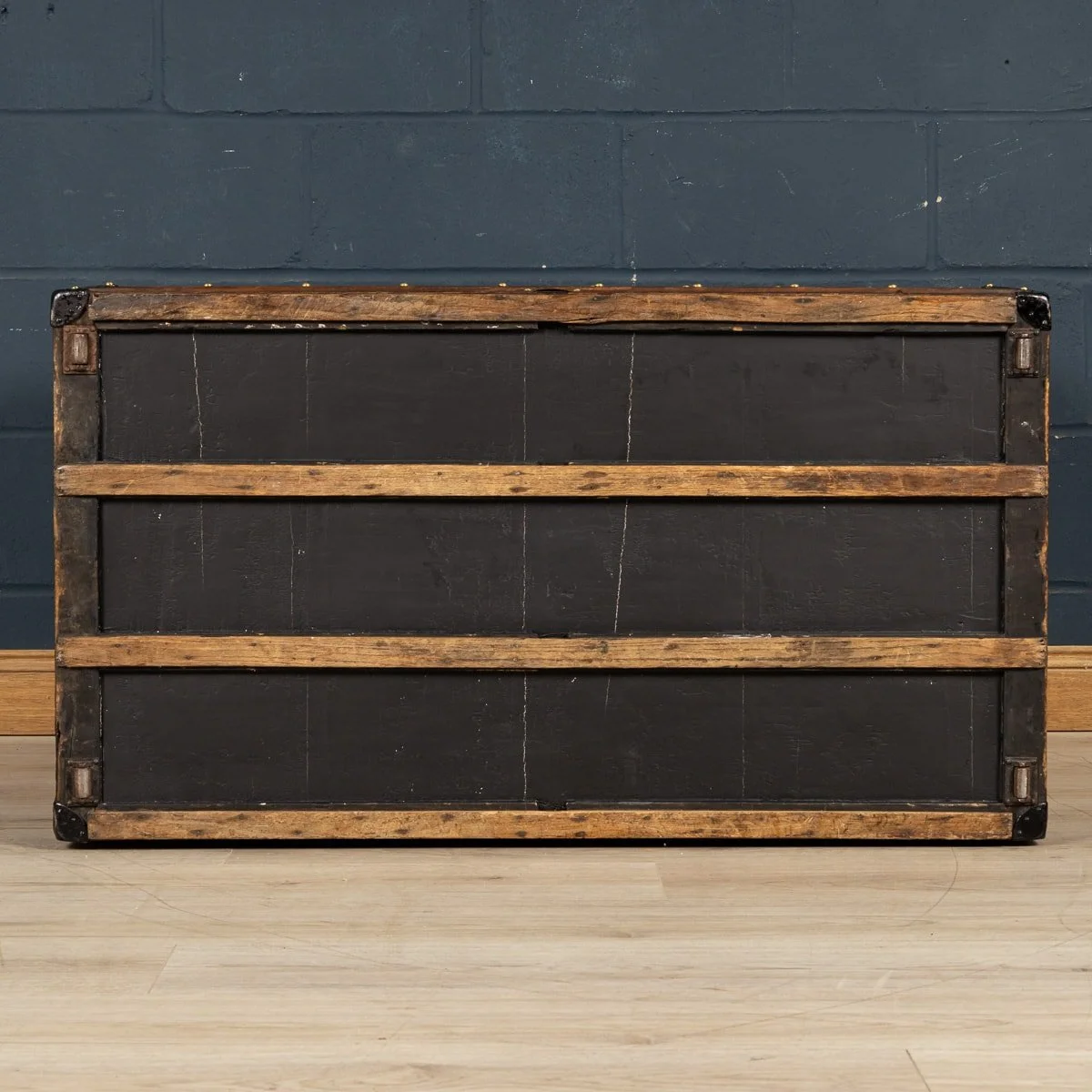 PUSHKIN ANTIQUES - ANTIQUE LOUIS VUITTON %22MALLE HAUTE%22 TRUNK IN DAMIER CANVAS, PARIS c.1900 - 09.jpg