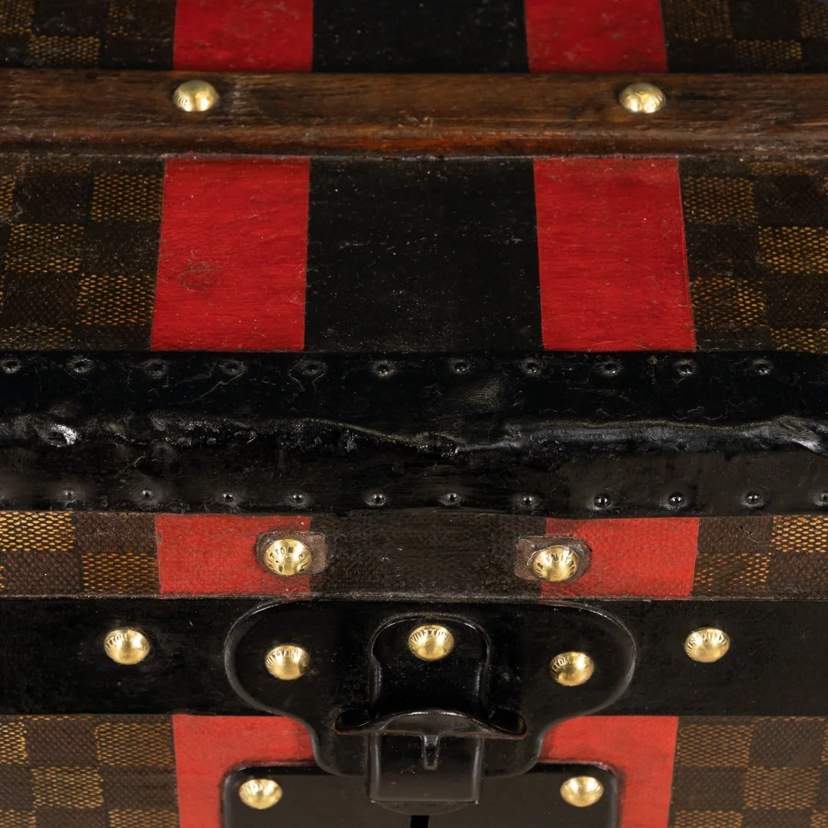PUSHKIN ANTIQUES - ANTIQUE LOUIS VUITTON %22MALLE HAUTE%22 TRUNK IN DAMIER CANVAS, PARIS c.1900 - 36.jpg