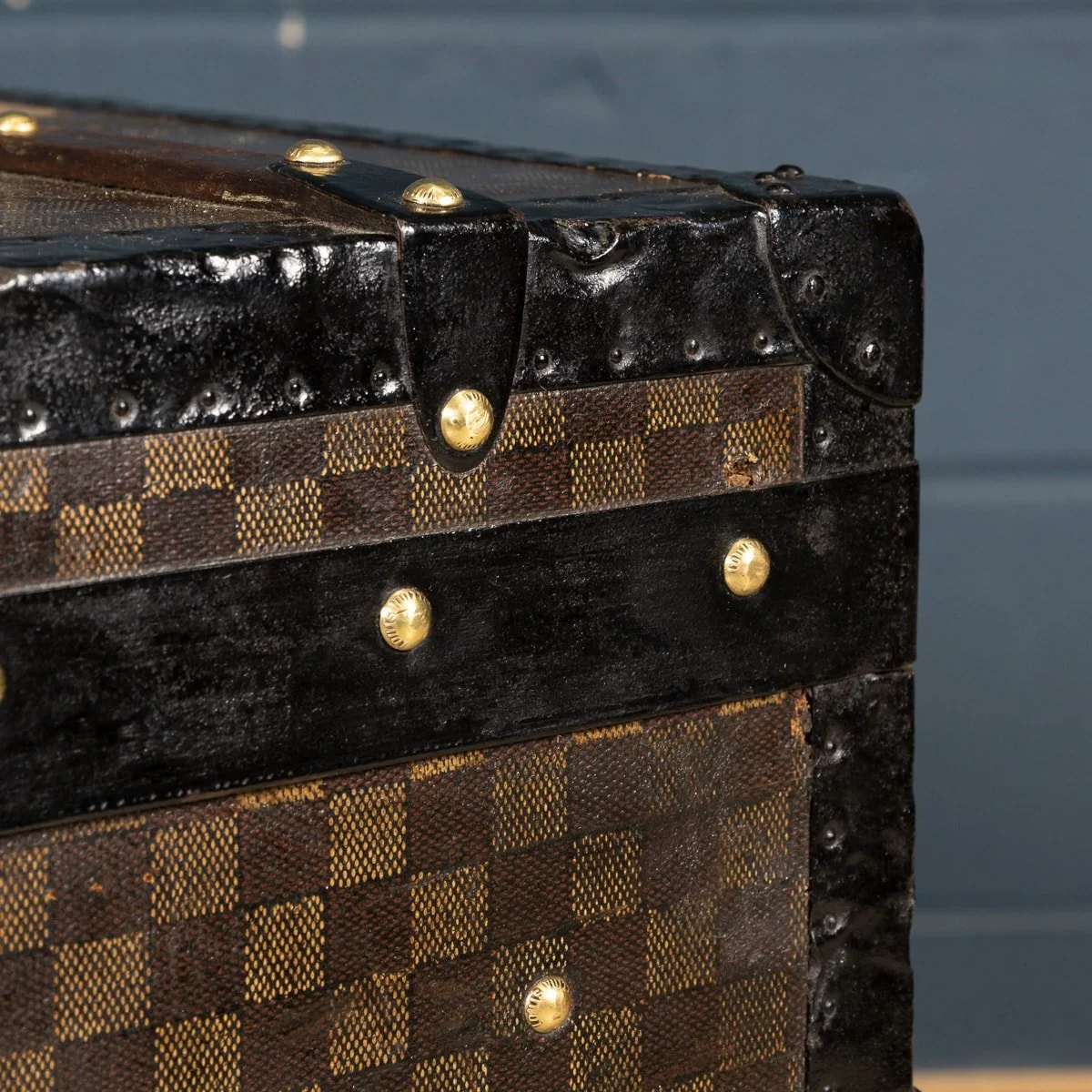 PUSHKIN ANTIQUES - ANTIQUE LOUIS VUITTON %22MALLE HAUTE%22 TRUNK IN DAMIER CANVAS, PARIS c.1900 - 44.jpg