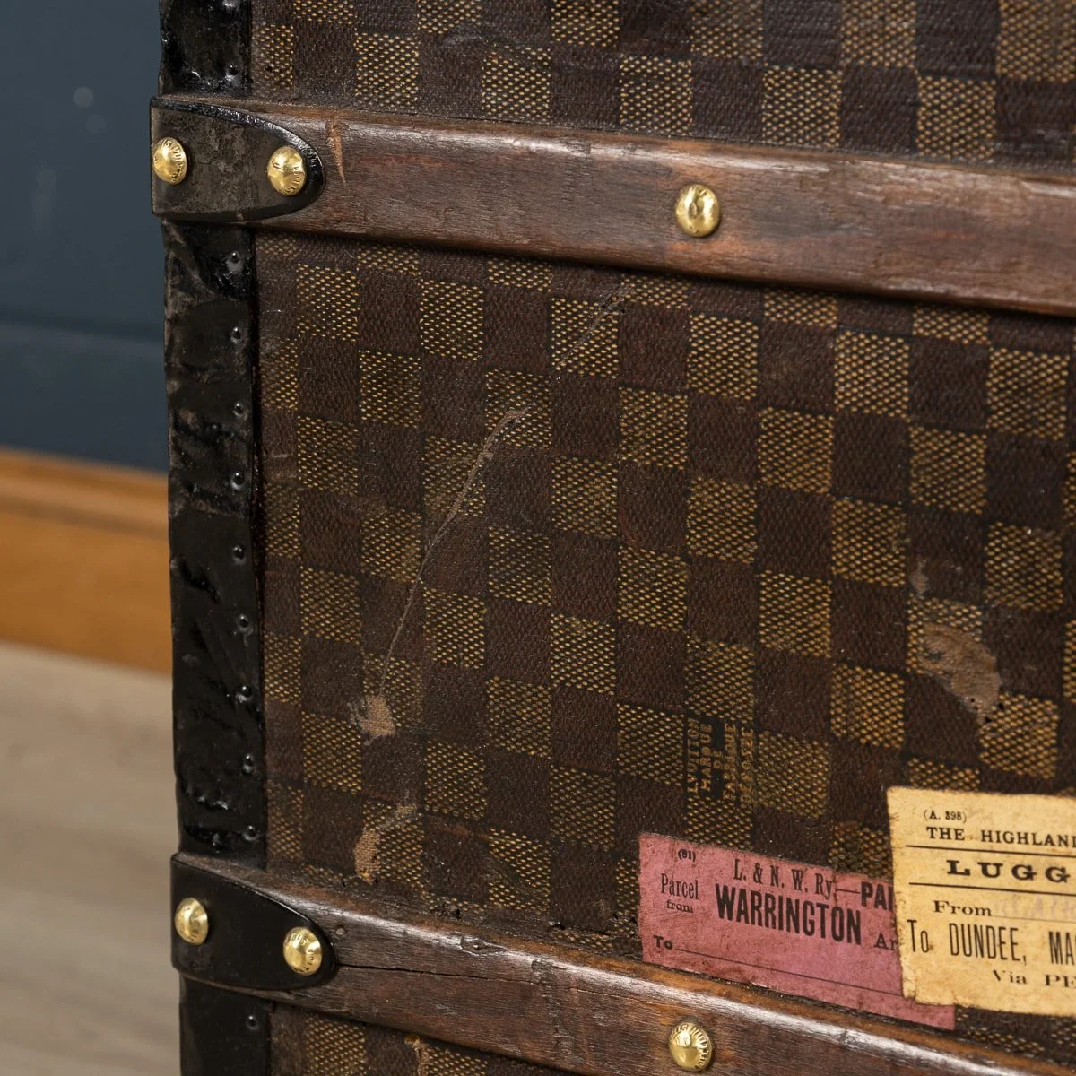 PUSHKIN ANTIQUES - ANTIQUE LOUIS VUITTON %22MALLE HAUTE%22 TRUNK IN DAMIER CANVAS, PARIS c.1900 - 40.jpg
