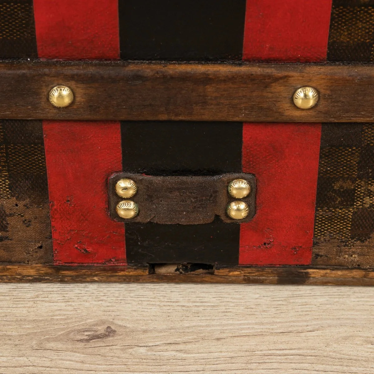 PUSHKIN ANTIQUES - ANTIQUE LOUIS VUITTON %22MALLE HAUTE%22 TRUNK IN DAMIER CANVAS, PARIS c.1900 - 38.jpg