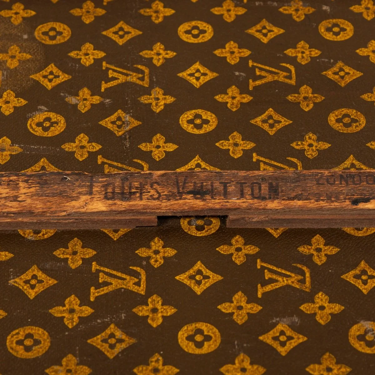 PUSHKIN ANTIQUES - ANTIQUE 20thC LOUIS VUITTON CABIN TRUNK IN MONOGRAM CANVAS, PARIS c.1930 - 17.jpg