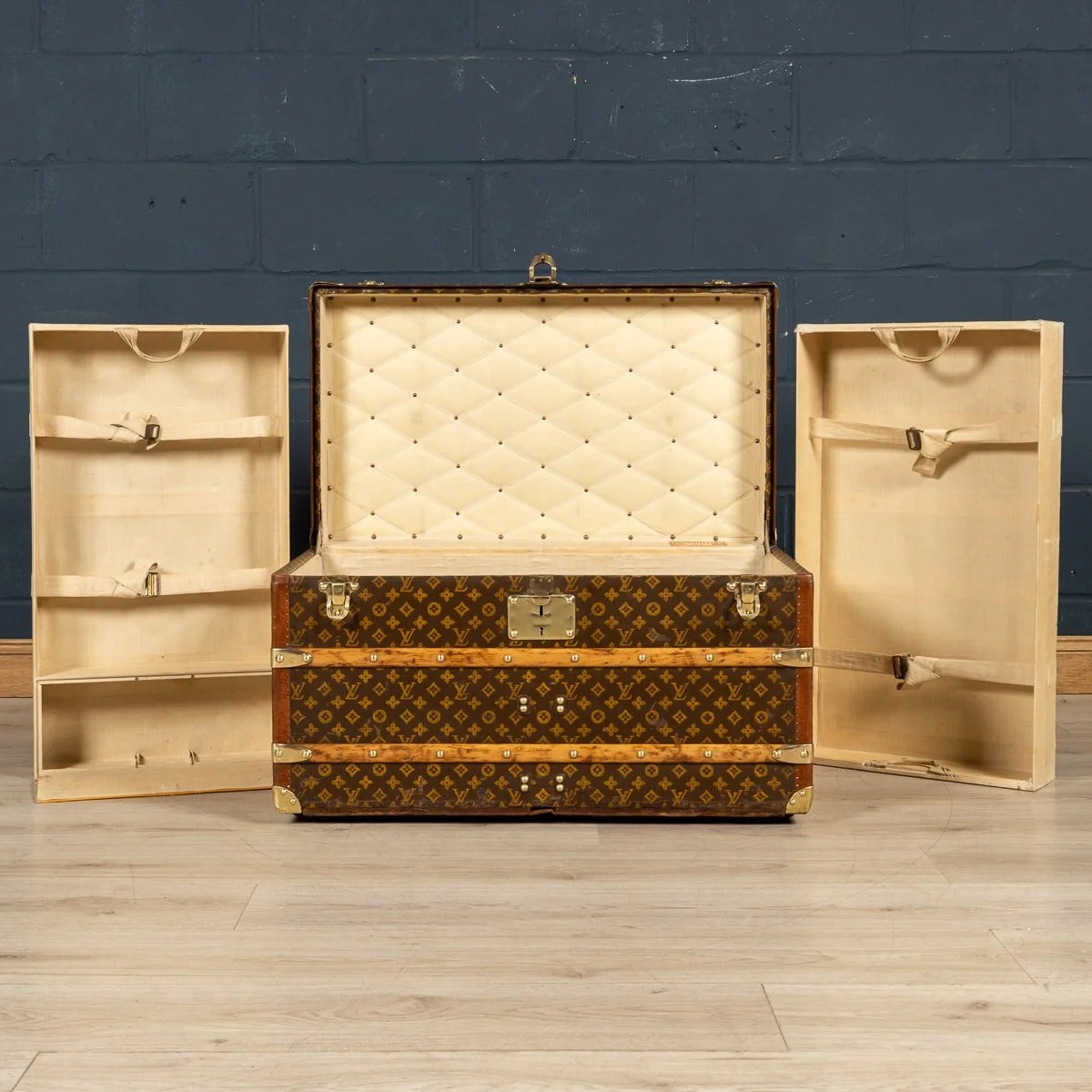 PUSHKIN ANTIQUES - ANTIQUE 20thC LOUIS VUITTON TRUNK IN MONOGRAM CANVAS, PARIS c.1920 - 10.jpg