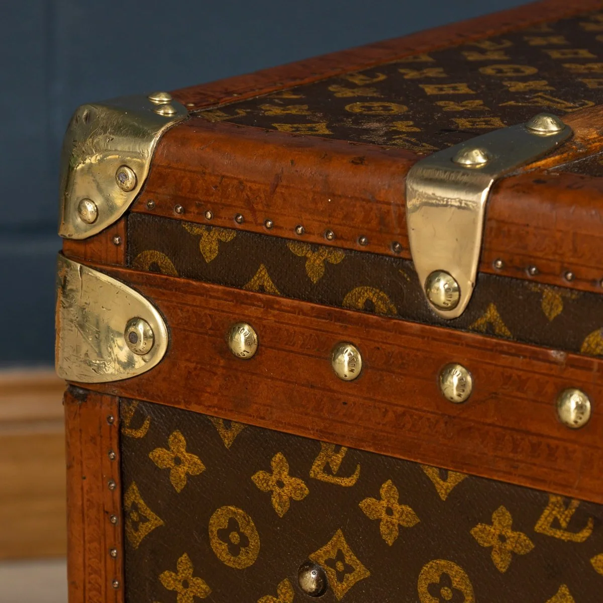 PUSHKIN ANTIQUES - ANTIQUE 20thC LOUIS VUITTON TRUNK IN MONOGRAM CANVAS, PARIS c.1920 - 35.jpg