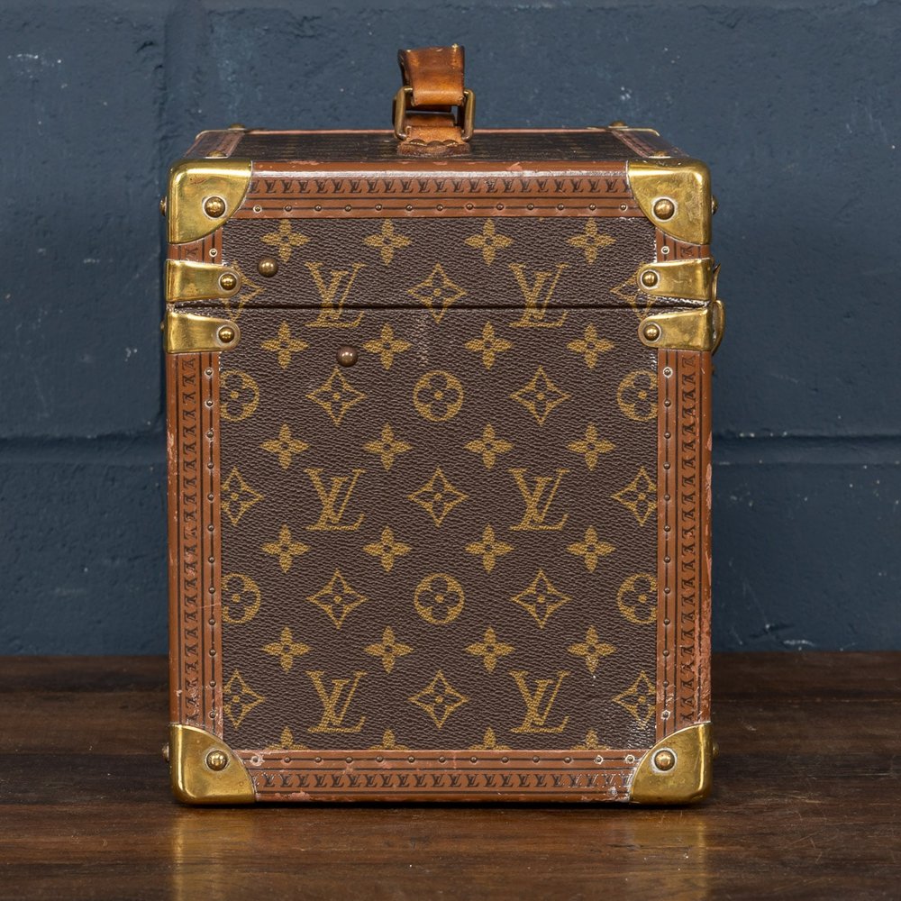 Louis Vuitton Travel Spray Case Briefing