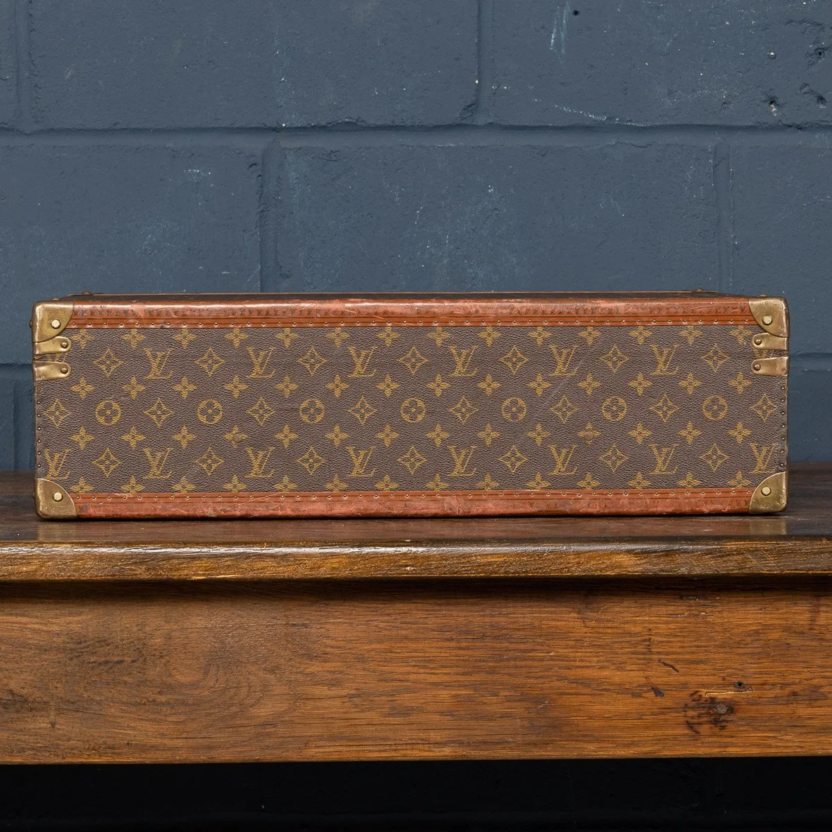 PUSHKIN ANTIQUES - 20thC LOUIS VUITTON SUITCASE IN MONOGRAM CANVAS, FRANCE c.1970 - 05.jpg