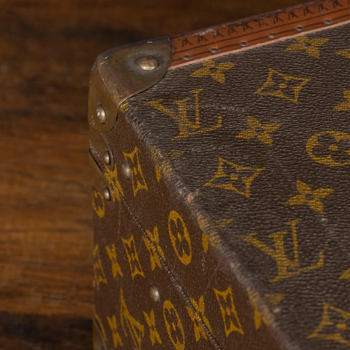 PUSHKIN ANTIQUES - 20thC LOUIS VUITTON SUITCASE IN MONOGRAM CANVAS, FRANCE c.1970 - 27.jpg