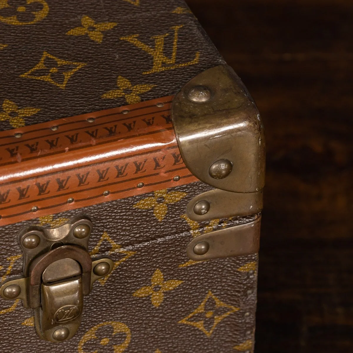 PUSHKIN ANTIQUES - 20thC LOUIS VUITTON SUITCASE IN MONOGRAM CANVAS, FRANCE c.1970 - 22.jpg