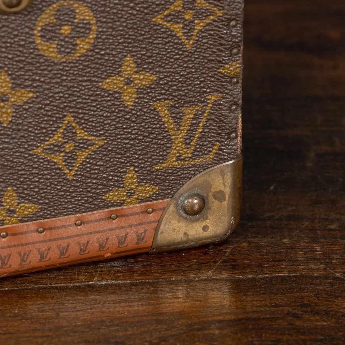 PUSHKIN ANTIQUES - 20thC LOUIS VUITTON SUITCASE IN MONOGRAM CANVAS, FRANCE c.1970 - 21.jpg