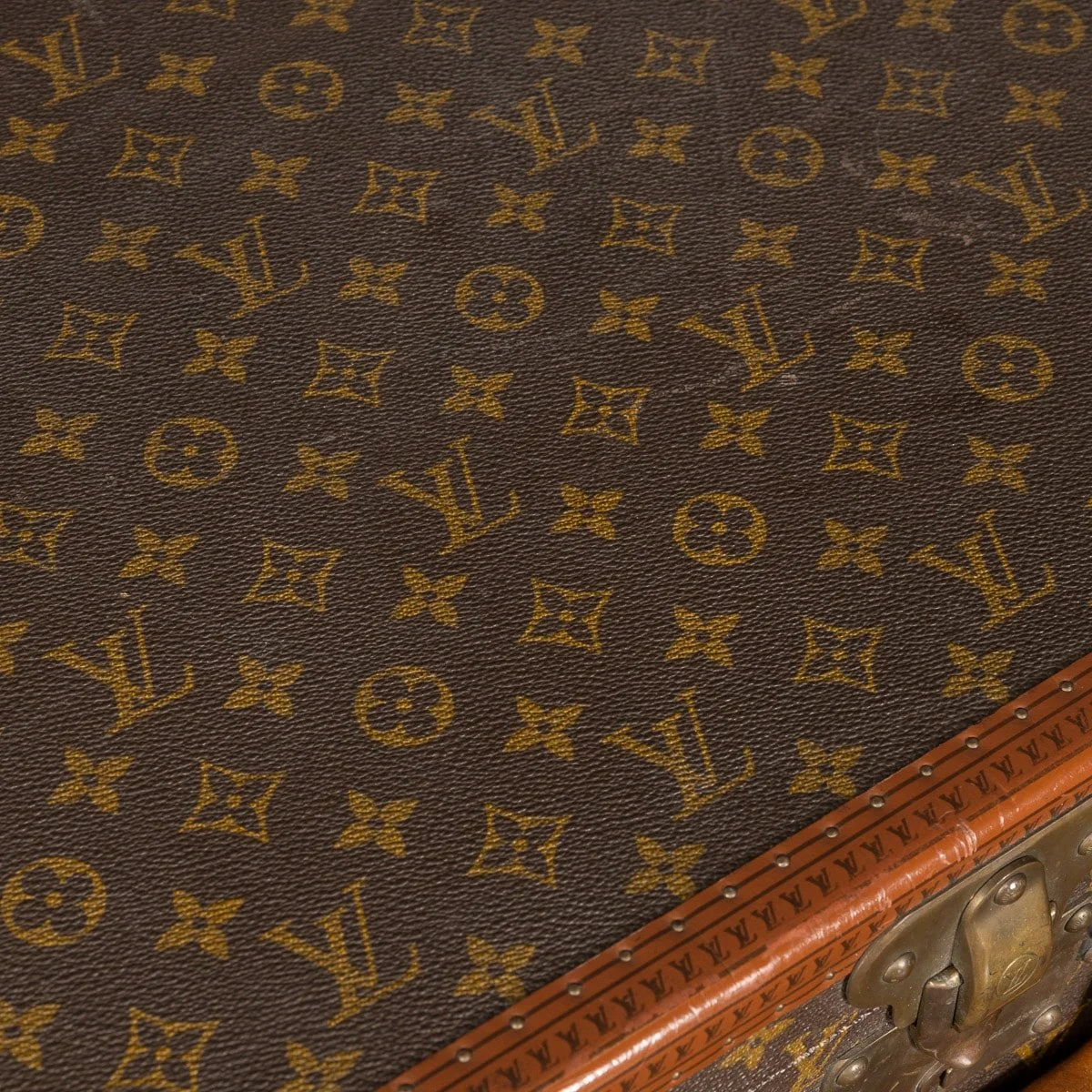 PUSHKIN ANTIQUES - 20thC LOUIS VUITTON SUITCASE IN MONOGRAM CANVAS, FRANCE c.1970 - 30.jpg