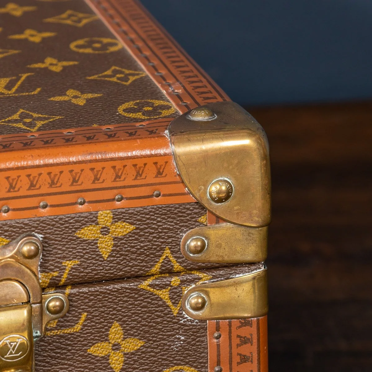 PUSHKIN ANTIQUES - 20thC LOUIS VUITTON SUITCASE IN MONOGRAM CANVAS, FRANCE c.1970 2- 10.jpg