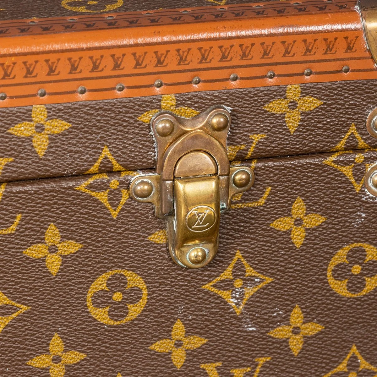 PUSHKIN ANTIQUES - 20thC LOUIS VUITTON SUITCASE IN MONOGRAM CANVAS, FRANCE c.1970 2- 11.jpg
