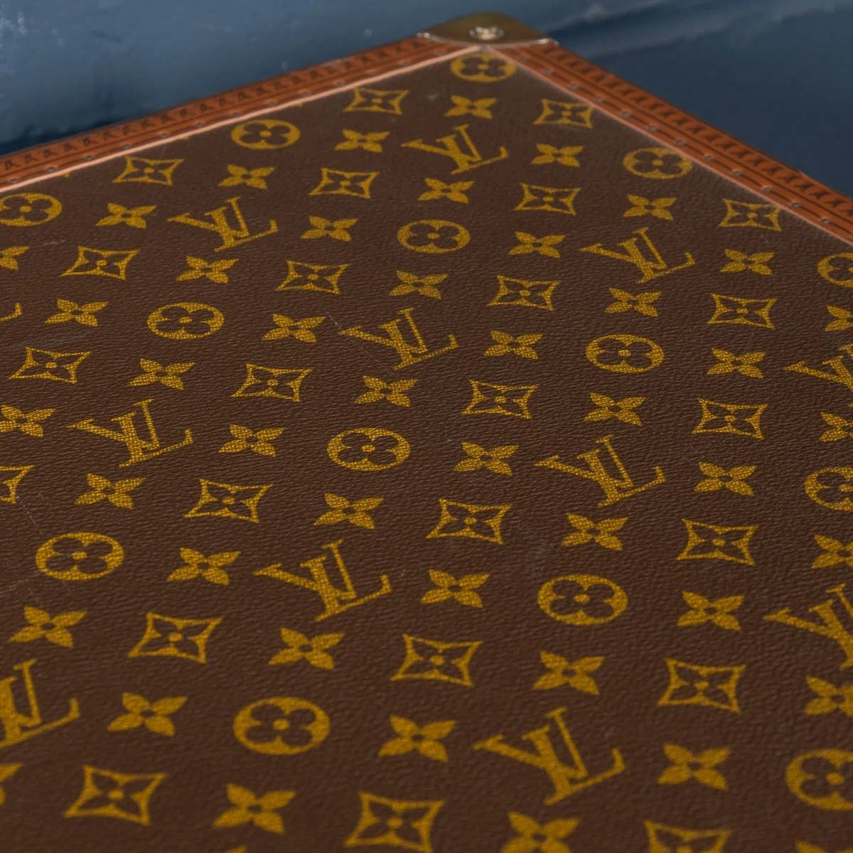 PUSHKIN ANTIQUES - 20thC LOUIS VUITTON SUITCASE IN MONOGRAM CANVAS, FRANCE c.1970 2- 19.jpg