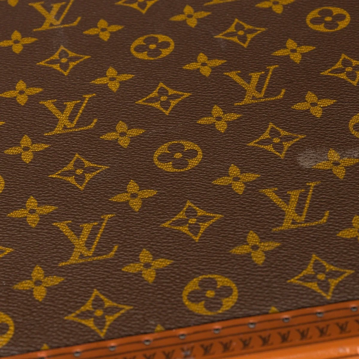 PUSHKIN ANTIQUES - 20thC LOUIS VUITTON SUITCASE IN MONOGRAM CANVAS, FRANCE c.1970 2- 17.jpg