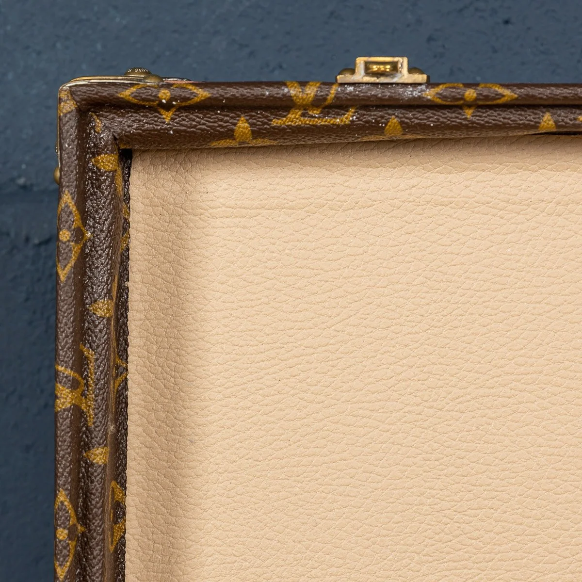 PUSHKIN ANTIQUES - 20thC LOUIS VUITTON SUITCASE IN MONOGRAM CANVAS, FRANCE c.1970 2- 28.jpg