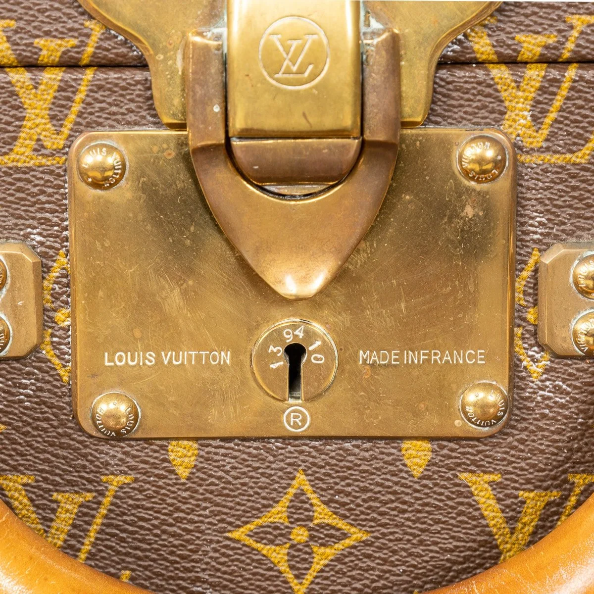 PUSHKIN ANTIQUES - 20thC LOUIS VUITTON SUITCASE IN MONOGRAM CANVAS, FRANCE c.1970 2- 21.jpg