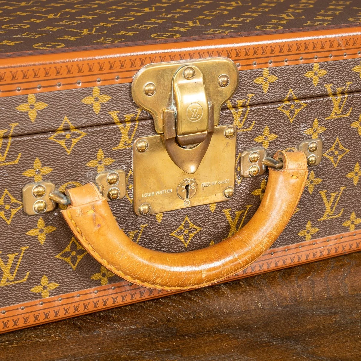 PUSHKIN ANTIQUES - 20thC LOUIS VUITTON SUITCASE IN MONOGRAM CANVAS, FRANCE c.1970 2- 14.jpg