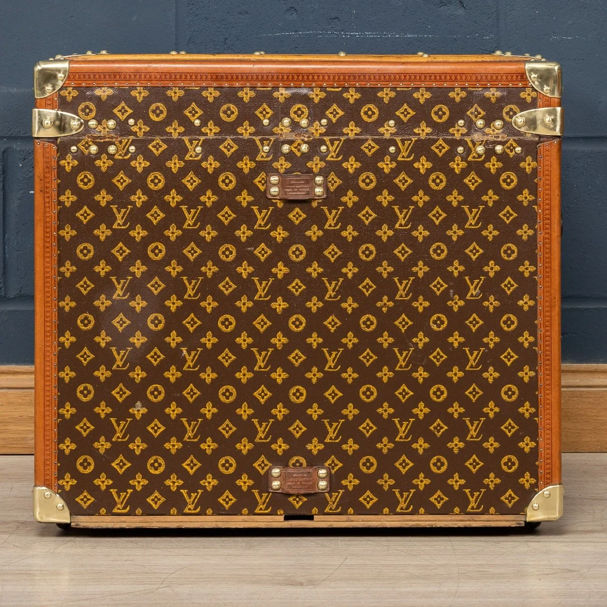 PUSHKIN ANTIQUES - A LOUIS VUITTON HAT TRUNK IN MONOGRAM CANVAS, FRANCE c.1920 - 05.jpg