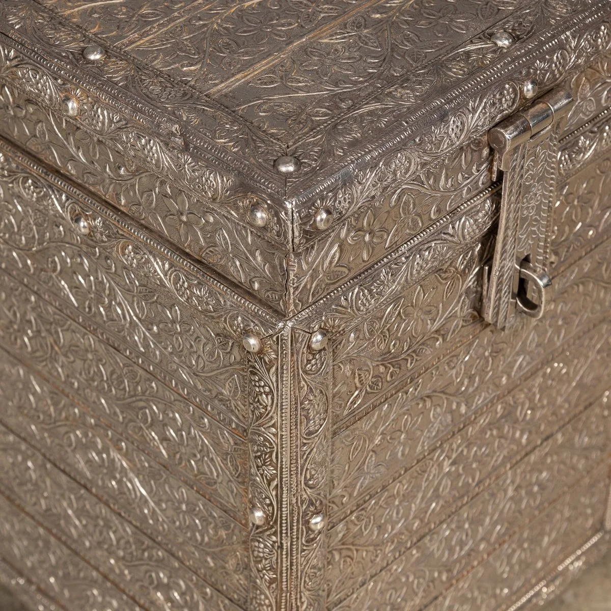 ANTIQUE 20thC RARE INDIAN SOLID SILVER MASSIVE TREASURE CHEST / CASKET