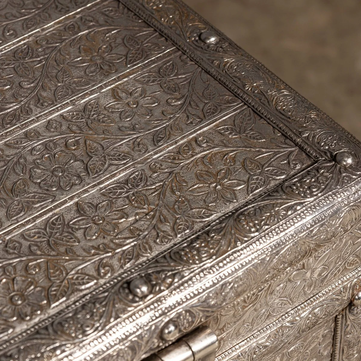 ANTIQUE 20thC RARE INDIAN SOLID SILVER MASSIVE TREASURE CHEST / CASKET