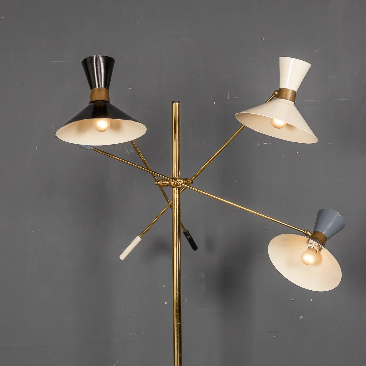 PUSHKIN ANTIQUES - AN ITALIAN ARTICULATED STANDING FLOOR LAMP c.1970 - 06.jpg