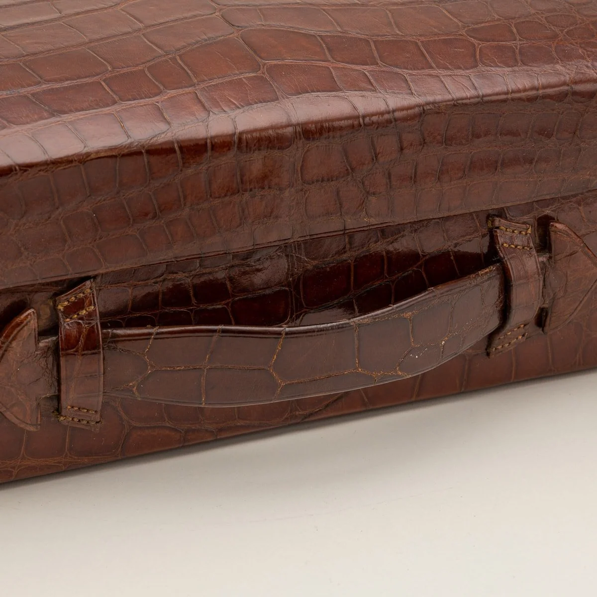PUSHKIN ANTIQUES - ANTIQUE 20thC BRITISH MADE CROCODILE TRAVEL OVERNIGHT VANITY CASE c.1900 - 07.jpg