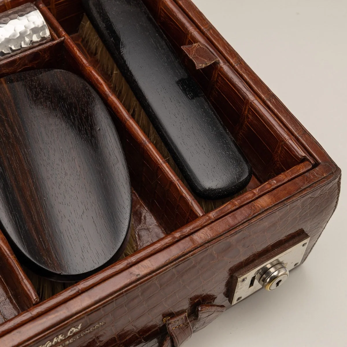PUSHKIN ANTIQUES - ANTIQUE 20thC BRITISH MADE CROCODILE TRAVEL OVERNIGHT VANITY CASE c.1900 - 18.jpg