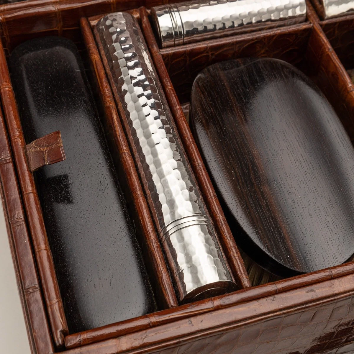 PUSHKIN ANTIQUES - ANTIQUE 20thC BRITISH MADE CROCODILE TRAVEL OVERNIGHT VANITY CASE c.1900 - 20.jpg