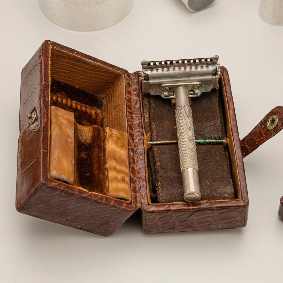 PUSHKIN ANTIQUES - ANTIQUE 20thC BRITISH MADE CROCODILE TRAVEL OVERNIGHT VANITY CASE c.1900 - 25.jpg