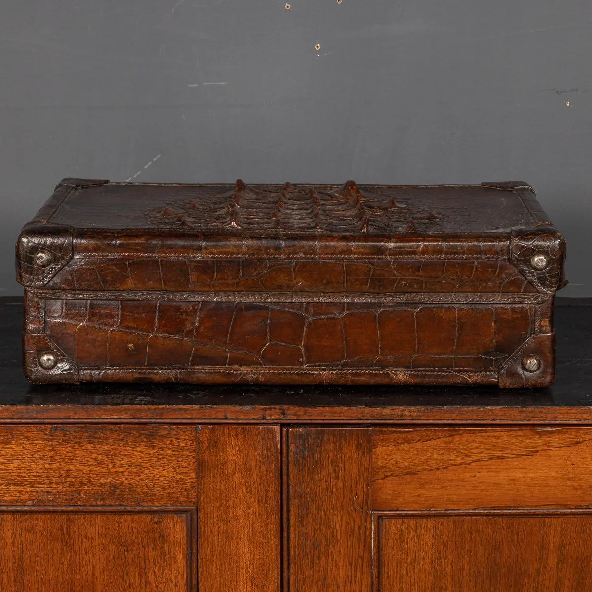 PUSHKIN ANTIQUES - ANTIQUE 20thC BRITISH MADE CROCODILE TRAVEL PICNICK CASE c.1900 - 06.jpg