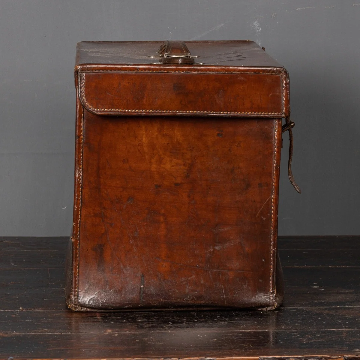 PUSHKIN ANTIQUES - ANTIQUE 20thC SMALL BRIDLE LEATHER HAT CASE c.1910 - 07.jpg