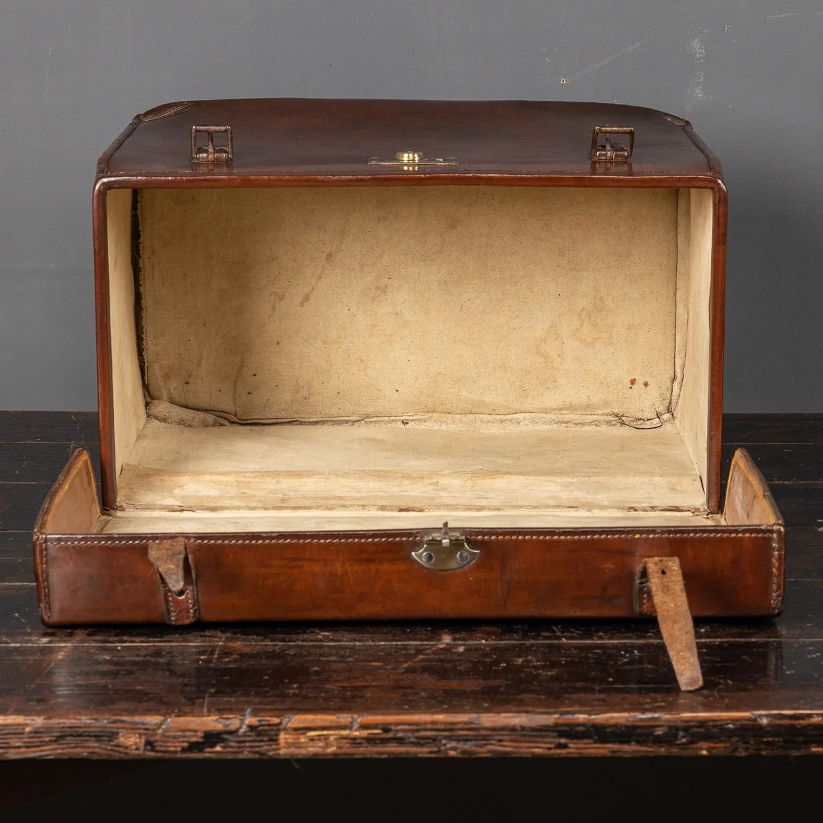 PUSHKIN ANTIQUES - ANTIQUE 20thC SMALL BRIDLE LEATHER HAT CASE c.1910 - 11.jpg