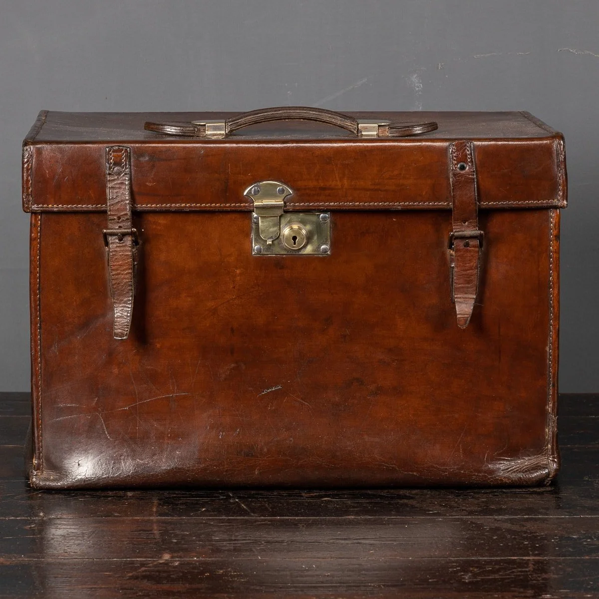 PUSHKIN ANTIQUES - ANTIQUE 20thC SMALL BRIDLE LEATHER HAT CASE c.1910 - 04.jpg