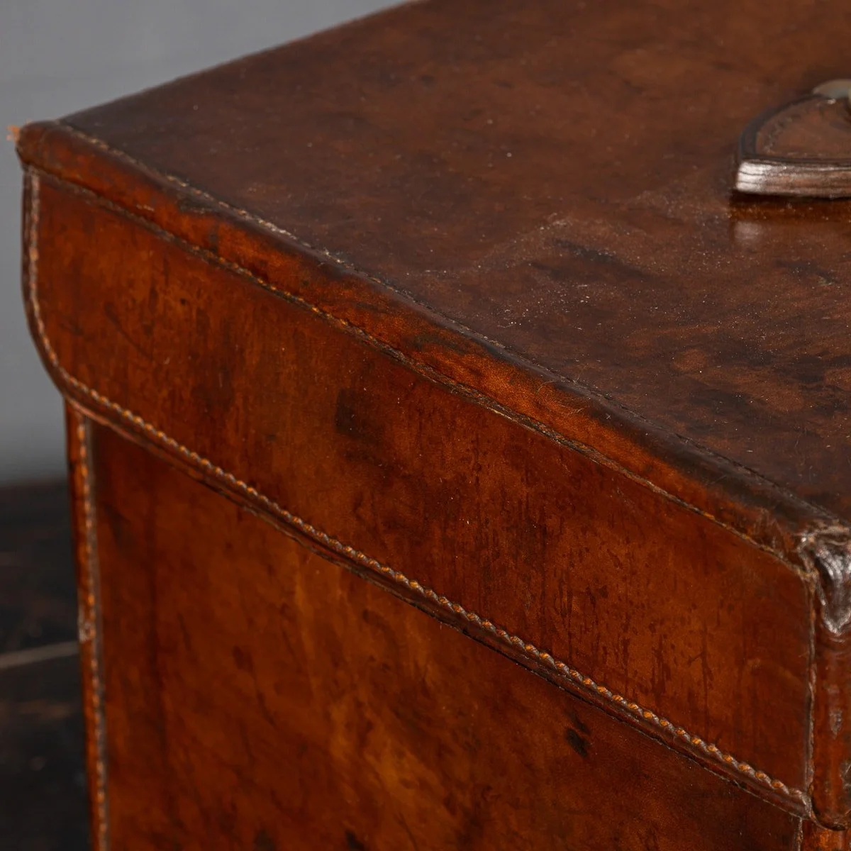 PUSHKIN ANTIQUES - ANTIQUE 20thC SMALL BRIDLE LEATHER HAT CASE c.1910 - 32.jpg