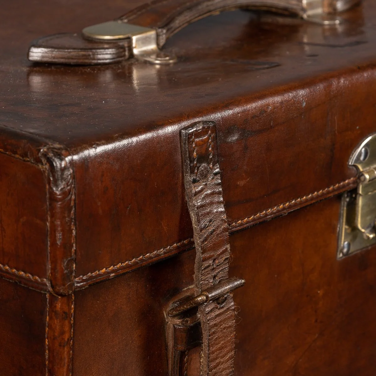 PUSHKIN ANTIQUES - ANTIQUE 20thC SMALL BRIDLE LEATHER HAT CASE c.1910 - 30.jpg