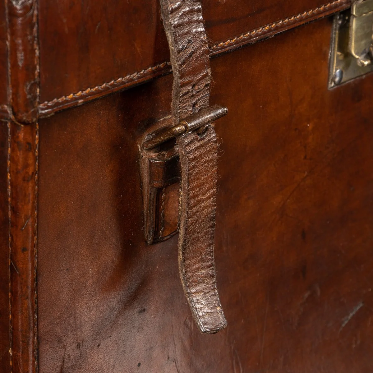PUSHKIN ANTIQUES - ANTIQUE 20thC SMALL BRIDLE LEATHER HAT CASE c.1910 - 29.jpg