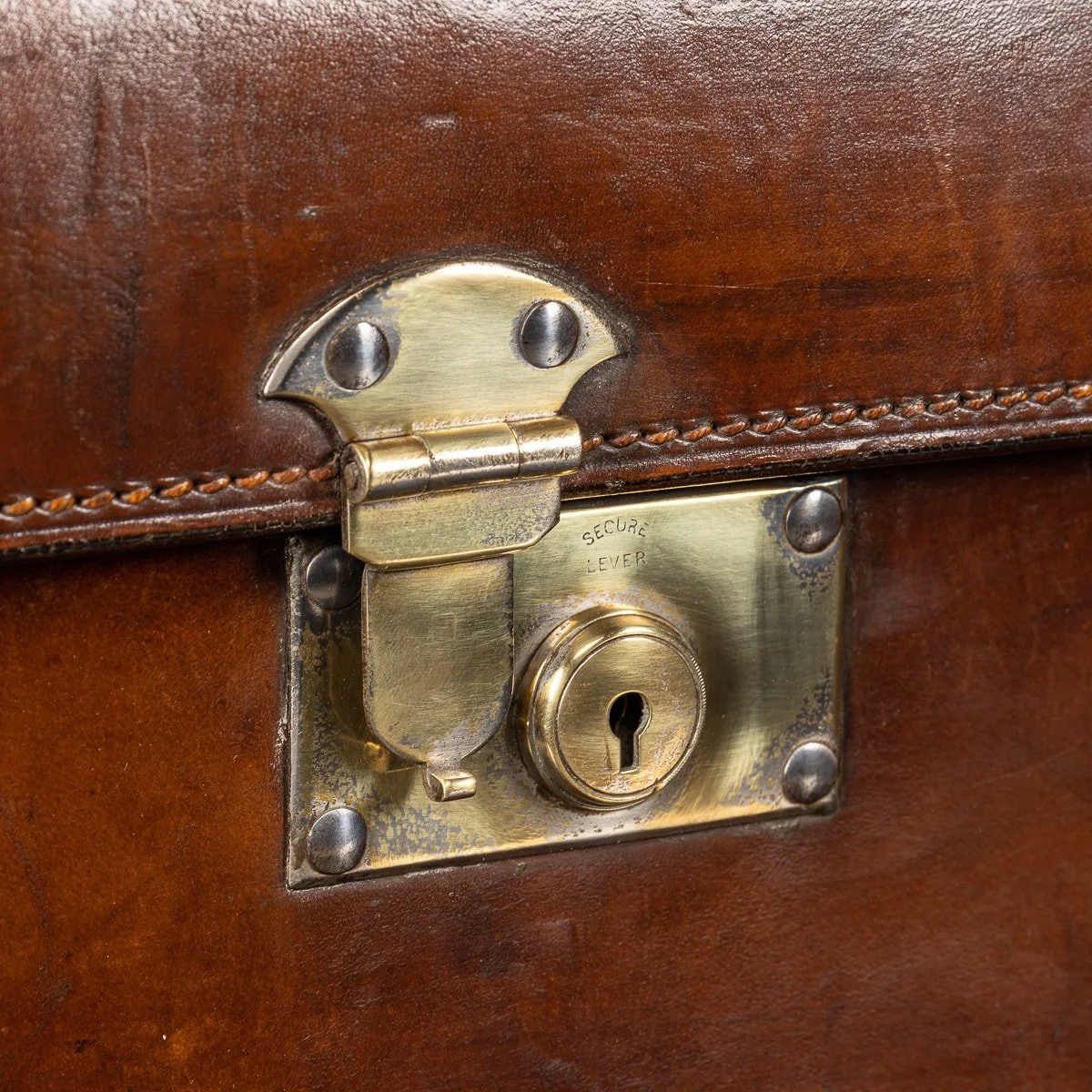 PUSHKIN ANTIQUES - ANTIQUE 20thC SMALL BRIDLE LEATHER HAT CASE c.1910 - 26.jpg