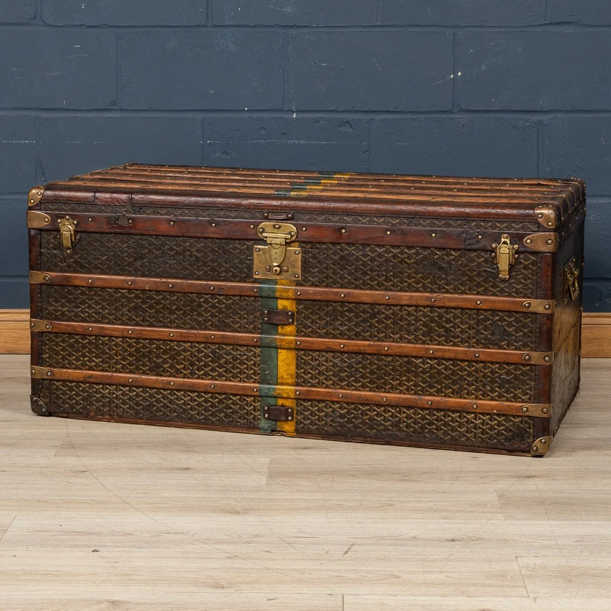 PUSHKIN ANTIQUES - A 20thC GOYARD COURIER TRUNK IN CHEVRON CANVAS, FRANCE c.1900 - 03.jpg