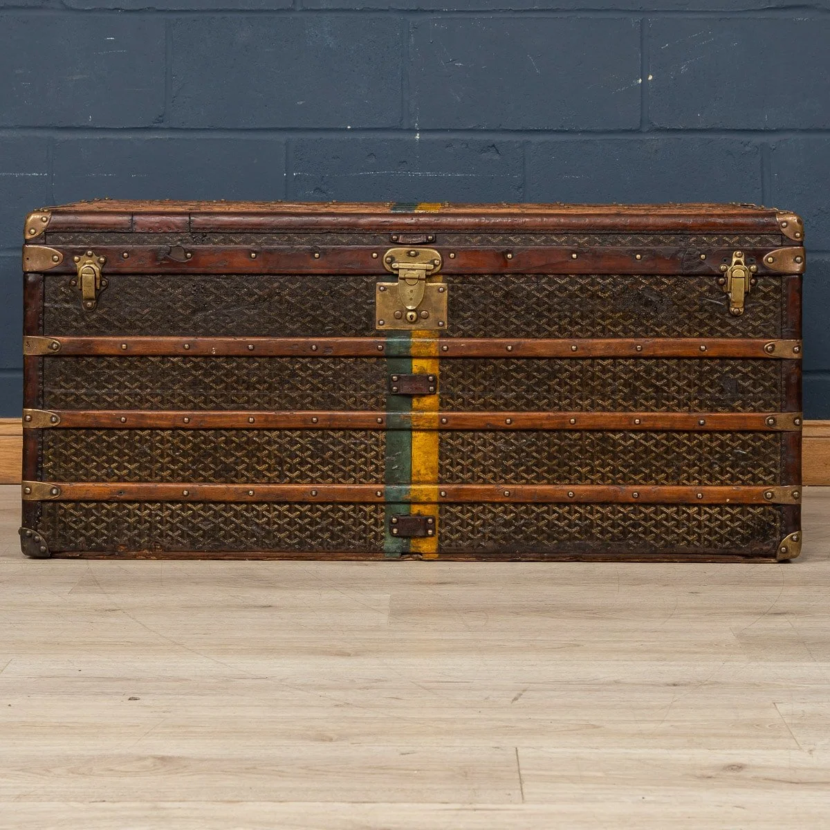 PUSHKIN ANTIQUES - A 20thC GOYARD COURIER TRUNK IN CHEVRON CANVAS, FRANCE c.1900 - 05.jpg