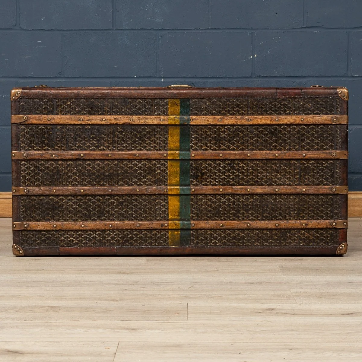 PUSHKIN ANTIQUES - A 20thC GOYARD COURIER TRUNK IN CHEVRON CANVAS, FRANCE c.1900 - 09.jpg
