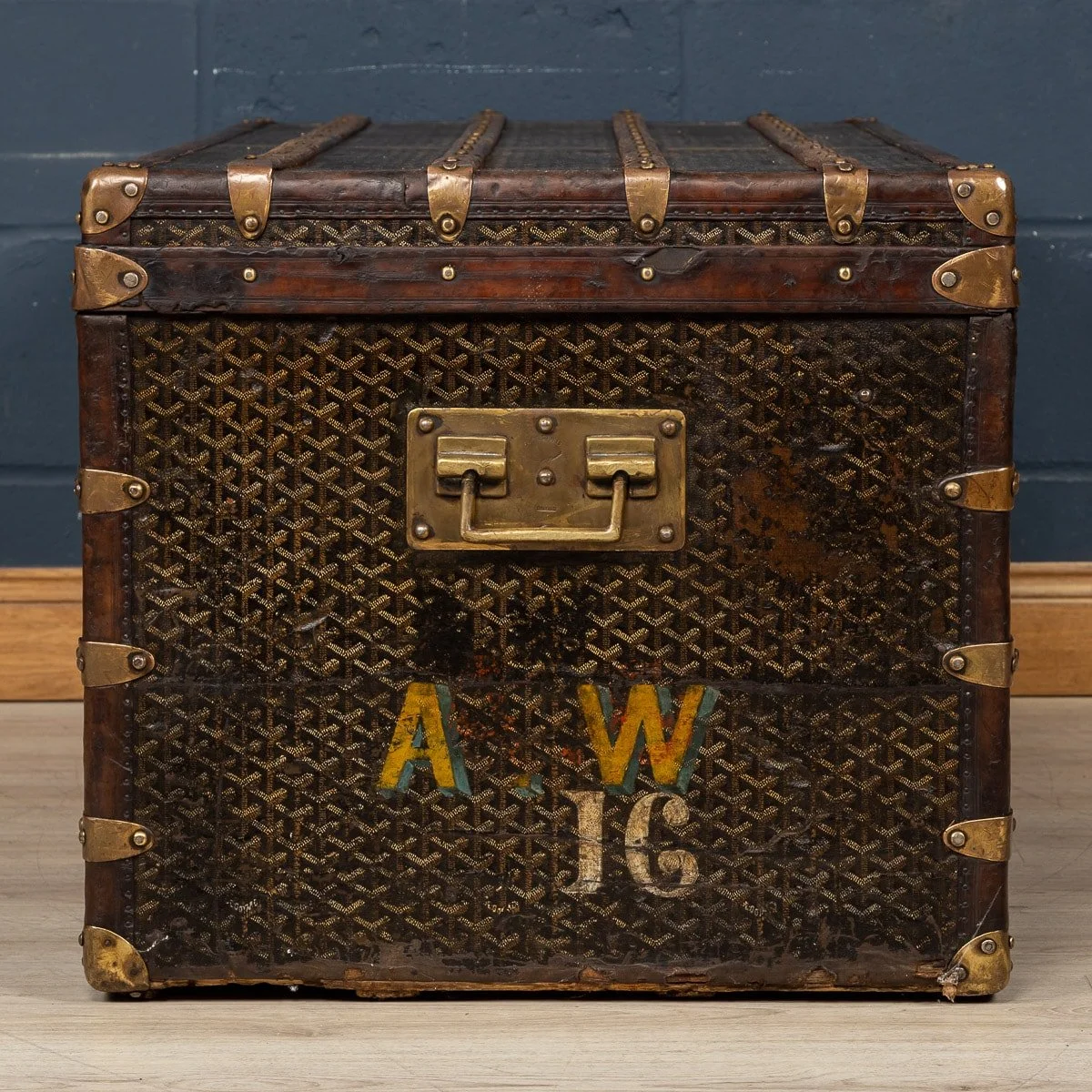 PUSHKIN ANTIQUES - A 20thC GOYARD COURIER TRUNK IN CHEVRON CANVAS, FRANCE c.1900 - 06.jpg