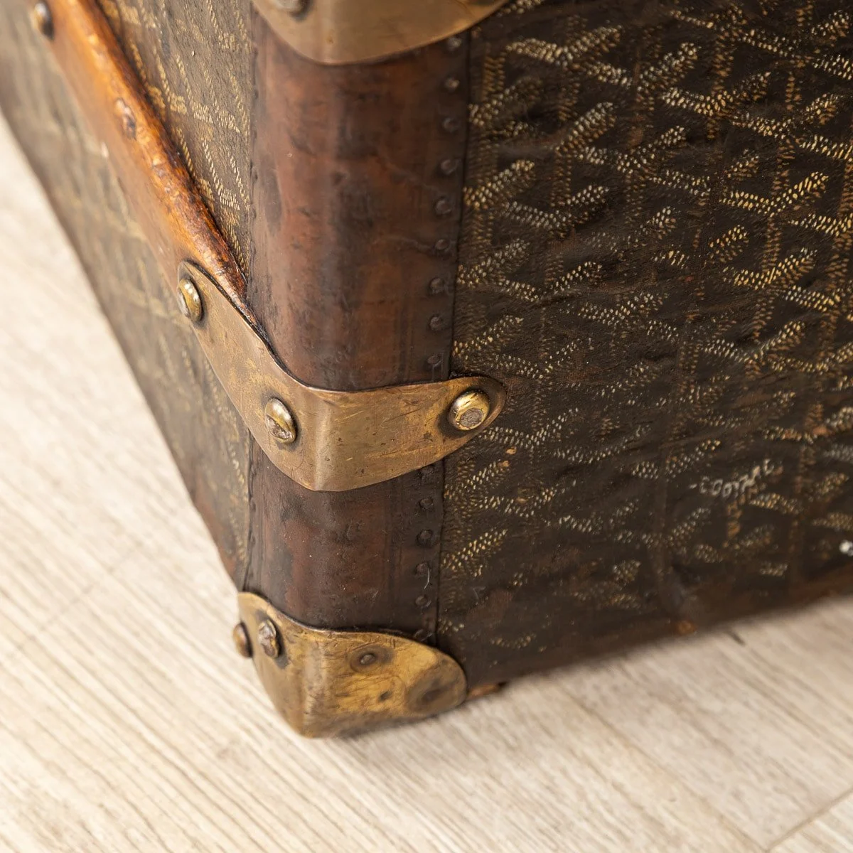 PUSHKIN ANTIQUES - A 20thC GOYARD COURIER TRUNK IN CHEVRON CANVAS, FRANCE c.1900 - 24.jpg