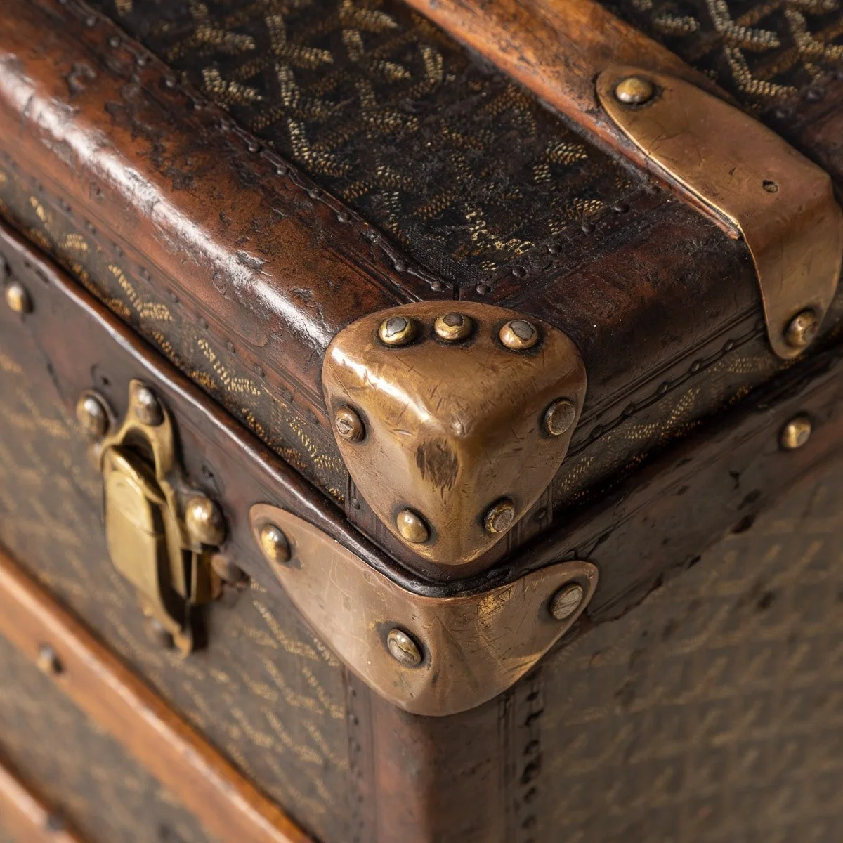 PUSHKIN ANTIQUES - A 20thC GOYARD COURIER TRUNK IN CHEVRON CANVAS, FRANCE c.1900 - 19.jpg