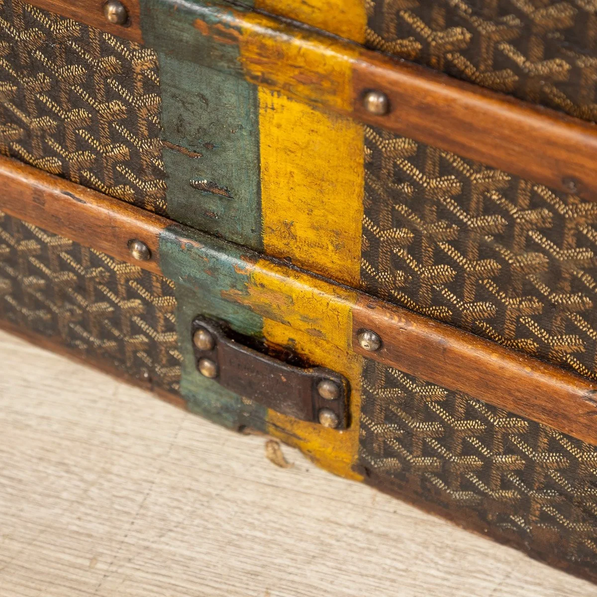 PUSHKIN ANTIQUES - A 20thC GOYARD COURIER TRUNK IN CHEVRON CANVAS, FRANCE c.1900 - 22.jpg