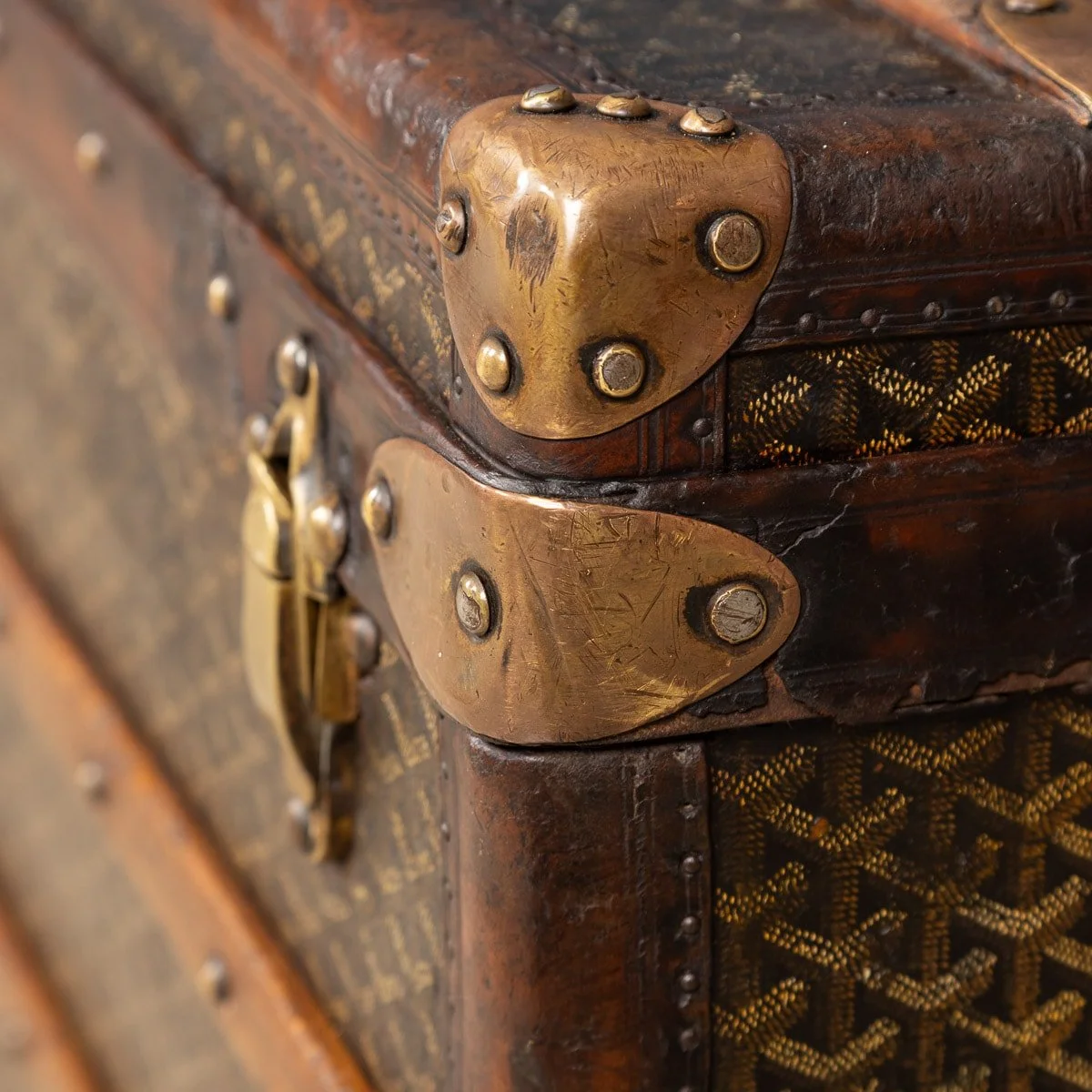 PUSHKIN ANTIQUES - A 20thC GOYARD COURIER TRUNK IN CHEVRON CANVAS, FRANCE c.1900 - 25.jpg