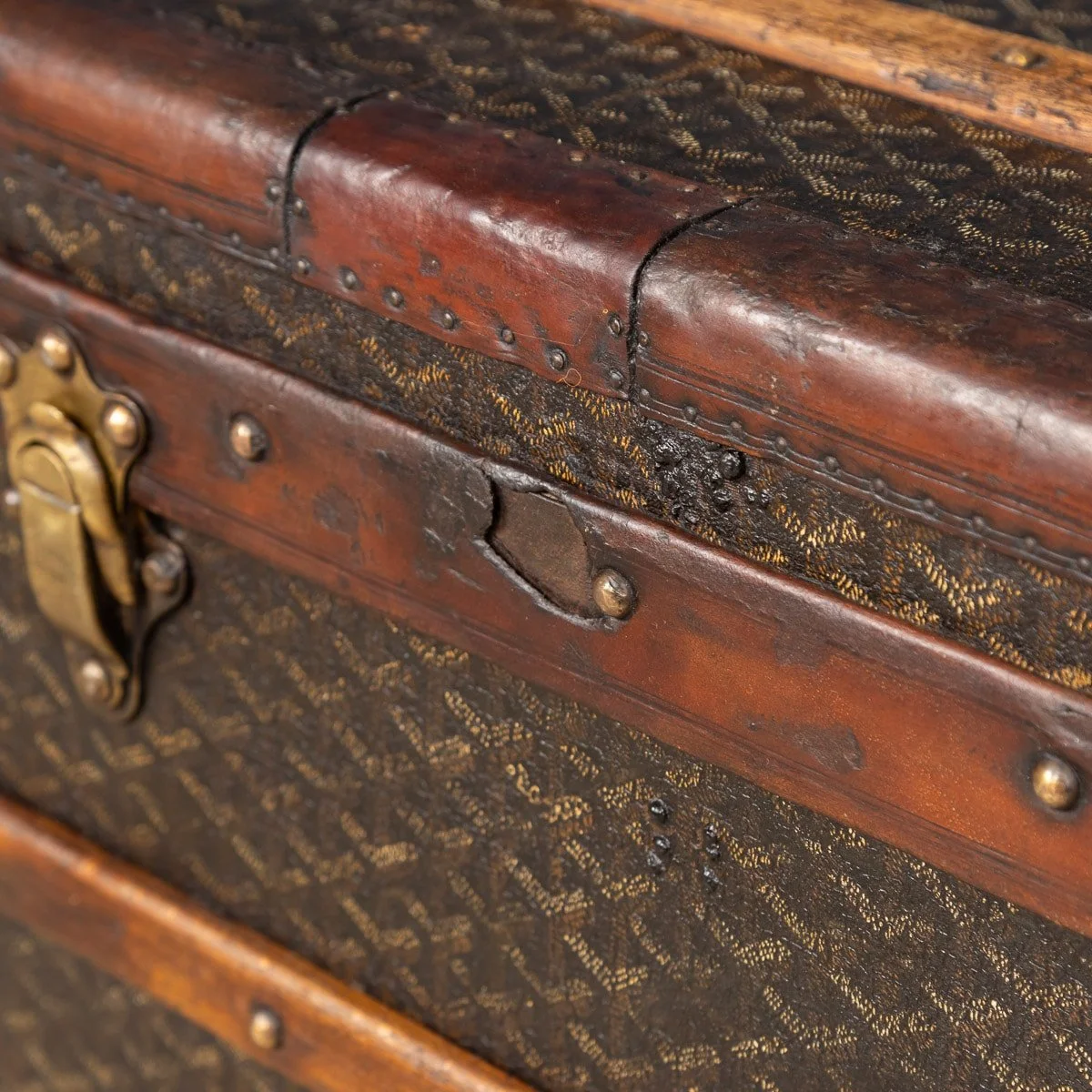 PUSHKIN ANTIQUES - A 20thC GOYARD COURIER TRUNK IN CHEVRON CANVAS, FRANCE c.1900 - 28.jpg