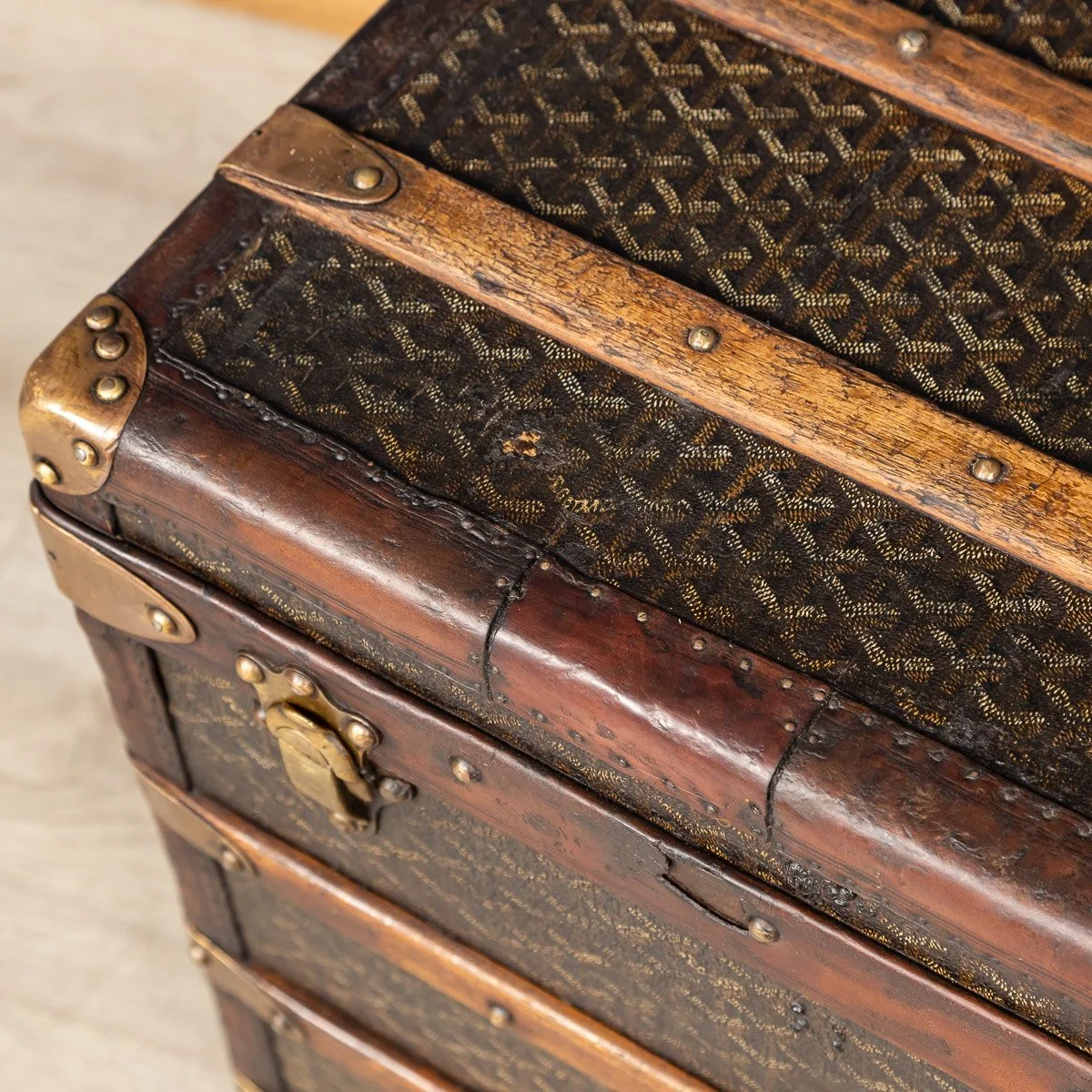 PUSHKIN ANTIQUES - A 20thC GOYARD COURIER TRUNK IN CHEVRON CANVAS, FRANCE c.1900 - 30.jpg