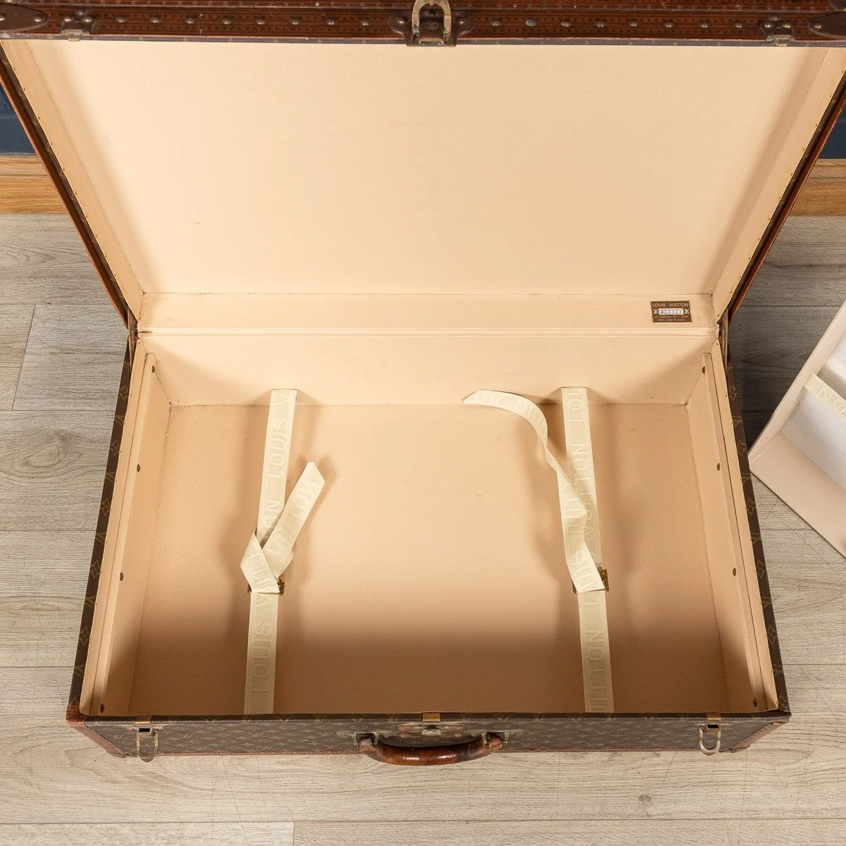 PUSHKIN ANTIQUES - A LOUIS VUITTON SUITCASE IN MONOGRAM CANVAS, FRANCE c.1970 - 11.jpg