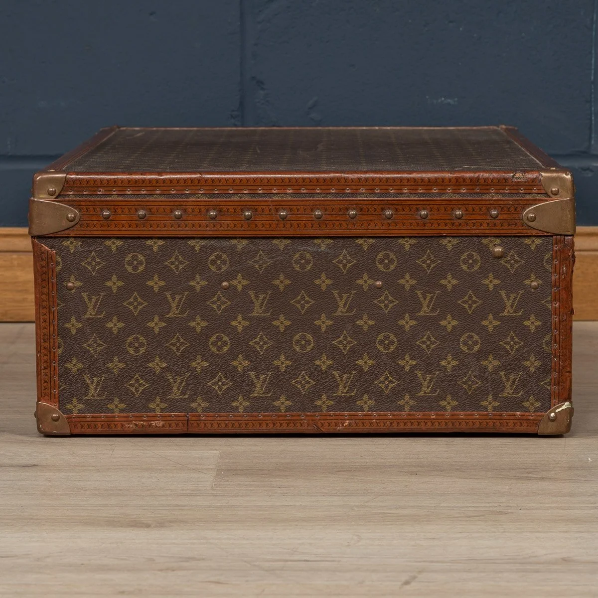 PUSHKIN ANTIQUES - A LOUIS VUITTON SUITCASE IN MONOGRAM CANVAS, FRANCE c.1970 - 05.jpg
